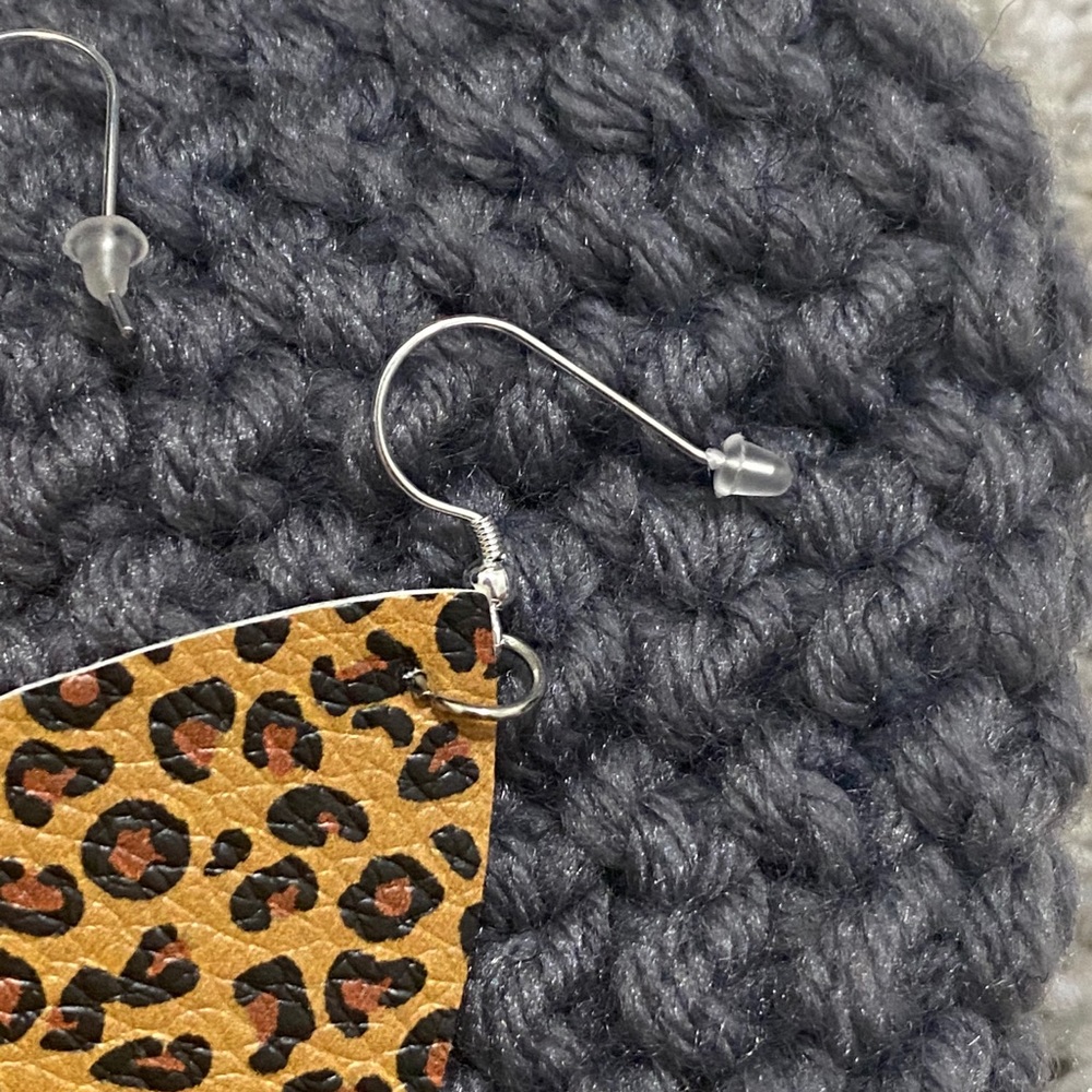 HP 7/27/21!! Leopard Print Tear Drop Earrings - Picture 3 of 5